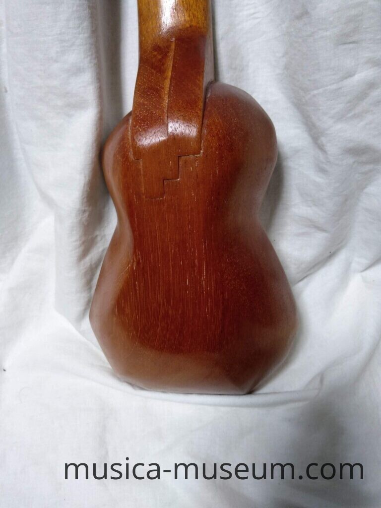 チャランゴ（Charango） - MUSICA MUSEUM